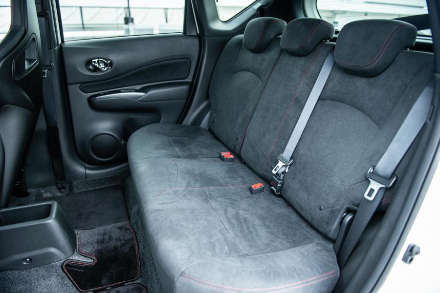Интерьер Nissan Note e-POWER Nismo (E12) 2016 года  (фото 23 из 24)